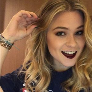 Meet your Posher, Abby